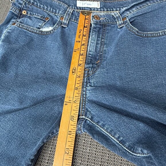 Levis 515 Womens Size 12 Blue Denim Capri Jeans Mid-Rise Stretch Cuffed Hem - Picture 6 of 11
